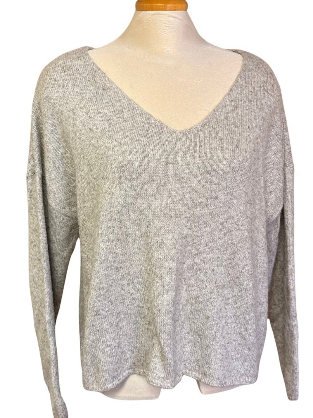 Women's Light Gray V-Neck Knit Pullover Sweater